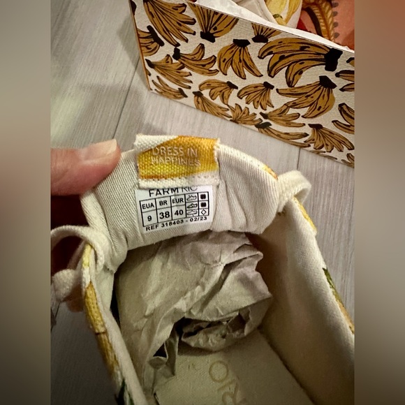 Farm Rio NIB off-white Platform Sneakers With Yellow Peppers Size 9 - Picture 4 of 8